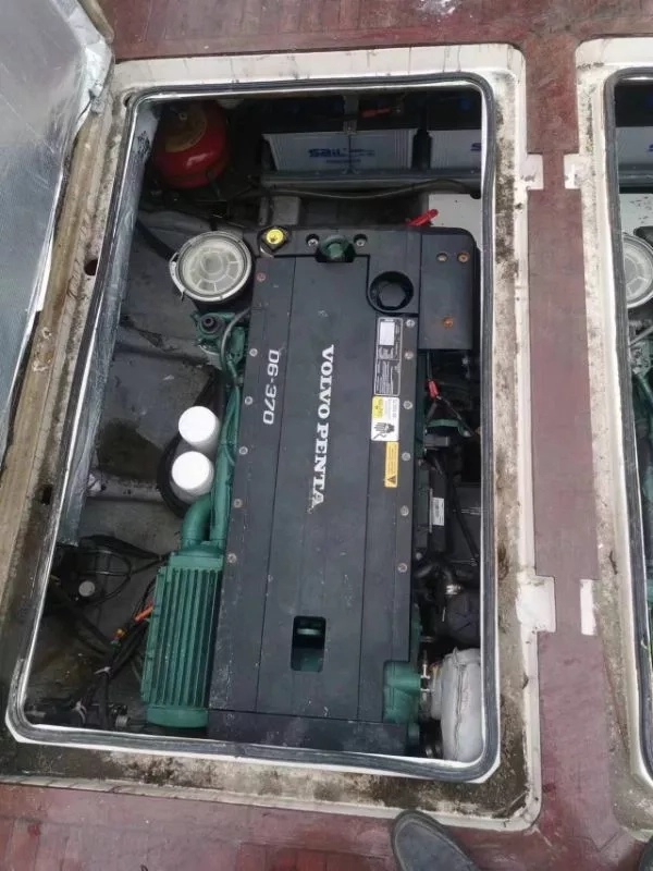 A3279 出售金运45尺豪华钓鱼艇， 沃尔沃370马力柴油机两台，共740马力，航速38节，ccs三类证书，全国落户，2017年建造，机器500小时，广东看船！ (14)