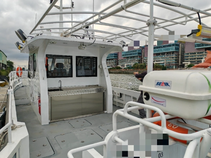 A4255 出售铝合金CCS，50尺（14.5米）二类4机300水星，共1200马力，高速钓鱼艇一艘，带休闲舱，休息仓，10个床位，土豪级钓鱼艇，奥玛全网明盘180万 (3)