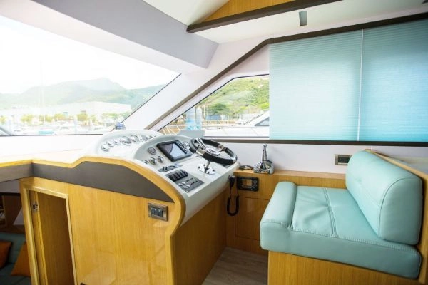 A2928 出售63尺准新游艇，2021年出厂，美国进口康明斯600马力两台，一共1200马力，机器才200小时航速22节，豪华装修，设备齐全，ccs证书，全国落户！ (11)