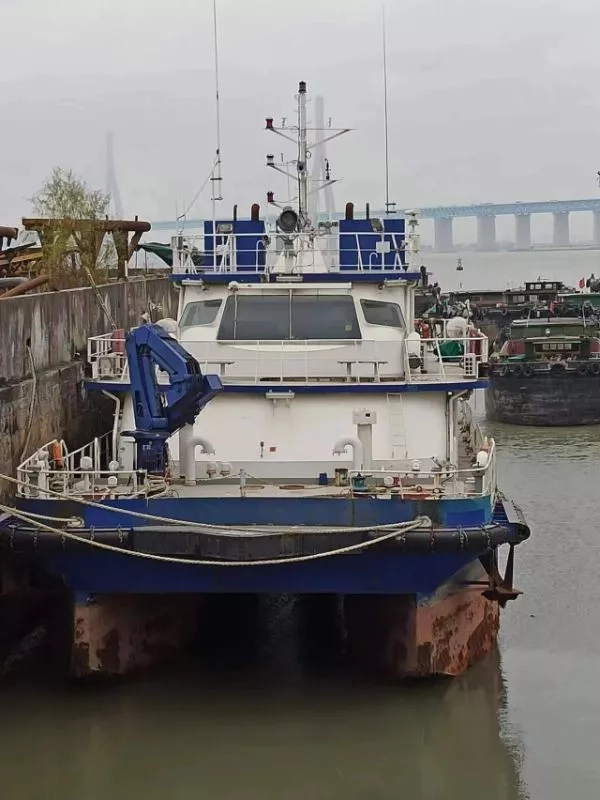 A3938 出售近海航区双体钢制交通船，长27.6米，宽，9.6米深，3.2米，2017建造，主机600kw两台，ccs证书，全国落户，奥玛明盘330w