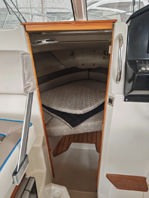 A4346 美国原装进口卡沃特 8.8米小游艇，全新没有下水带整套进口手续，总长8.8m船宽 2.6m吃水 0.76m，排水量: 2223kg净空高 3.0m油箱 439L淡水箱 114L污水箱 42L，所有进口手续齐全，已完税，骨折价处理。 (11)