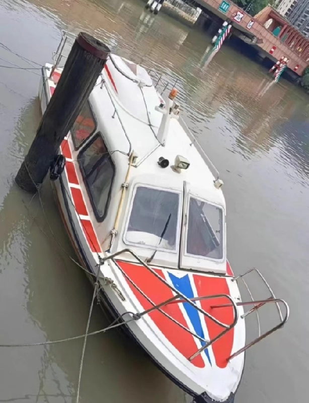 A4153 出售15年6.8米沿海交通艇，CCS快艇证书，三证齐全，准乘12人，雅马哈100马力，15节，机器使用两百多小时，定期保养维护，天津看船。