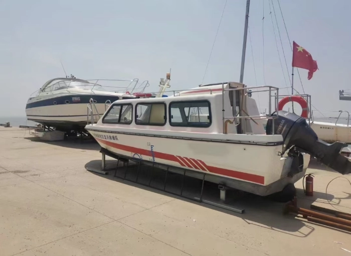 A4153 出售15年6.8米沿海交通艇，CCS快艇证书，三证齐全，准乘12人，雅马哈100马力，15节，机器使用两百多小时，定期保养维护，天津看船。 (2)