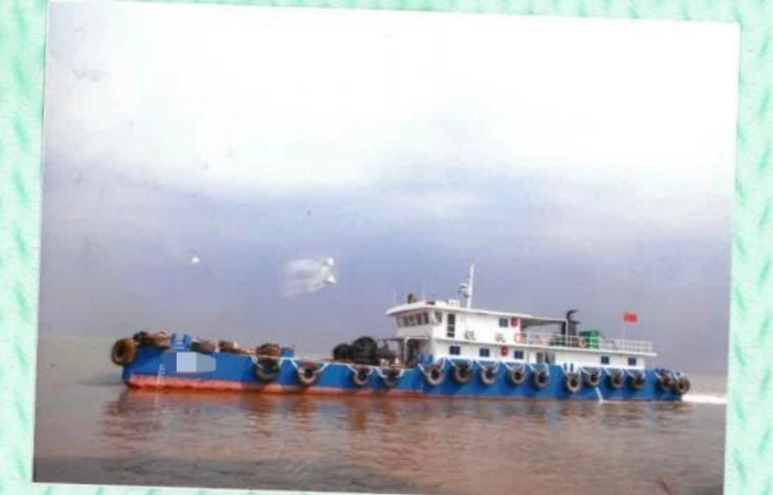 A4126 出售2400马力沿海拋锚船一条，造完工日期2002-10-10船体部分总长 43.00	船长	41.00 m	满载水线长 41.60m船宽 11.50	型深2.90，奥玛明盘210万