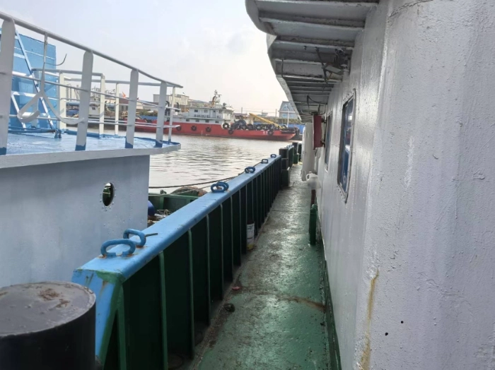 A4126 出售2400马力沿海拋锚船一条，造完工日期2002-10-10船体部分总长 43.00	船长	41.00 m	满载水线长 41.60m船宽 11.50	型深2.90，奥玛明盘210万 (7)