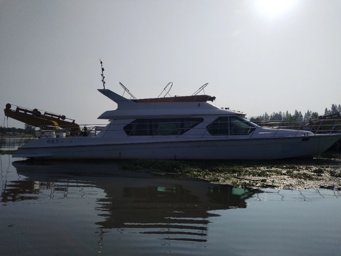 A4112 出售内河交通船。游艇款色，带飞桥，可以当游艇用完工日期 2013-08-30船 交通船船舶主太阳鸟游艇船总长19米宽，4.68米，主机推进两台维柴wd615 205kw两台，zc船检。 (3)