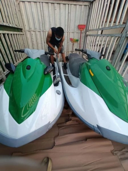 A2825 出售雅马哈vx700摩托艇两条打包出售！