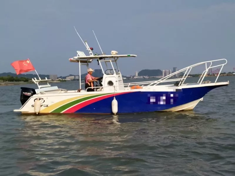 A3257 出售海狐挑战者8.2米铝合金钓鱼艇，宽2.2米，配铃木140四冲挂机，航速32节，2017年船，CCS证书，船况漂亮，广东看船！