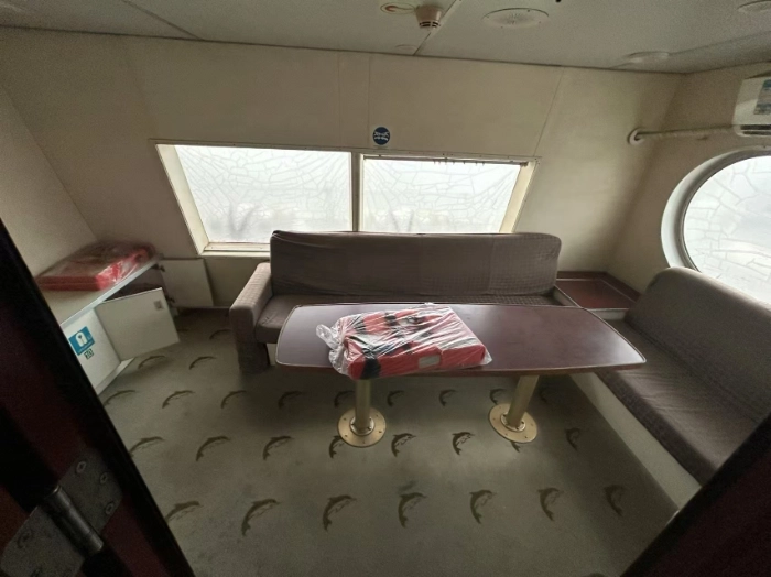 A4172 出售 CCS，入级铝合金双体高速客船一艘，船舶总长:	35.0m	垂线间长:	31.6m	型宽:	9.6m	型深:	3.67m	满载吃水:	1.74m	净空高度:	13.00m	满载排水:	135.2T	船速:	33.5kt乘客定额:	310人船员定额:	9人 (14)