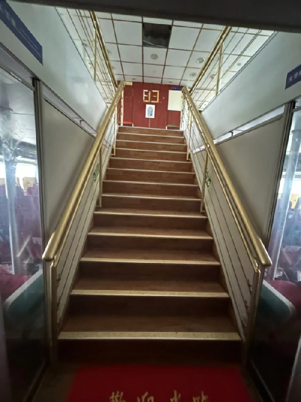 A4172 出售 CCS，入级铝合金双体高速客船一艘，船舶总长:	35.0m	垂线间长:	31.6m	型宽:	9.6m	型深:	3.67m	满载吃水:	1.74m	净空高度:	13.00m	满载排水:	135.2T	船速:	33.5kt乘客定额:	310人船员定额:	9人 (9)