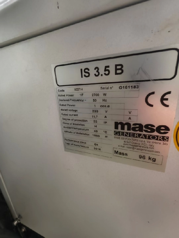 A4441 出售一艘
36尺二类海钓艇
2023年出厂
CCS  2类  12人 
发动机本田v8两台700
机器才30小时
空调发电机齐全
B&G雷达鱼探导航三合一
顶流机两台200的
艇长：11.60米。艇宽：3.00米
水线长：9.31米。型深：1.23米
设计吃水：0.49米
满载排水量：6.30T
航速：38-47KN
燃油箱容积：700升*2
船东开价110万 (6)