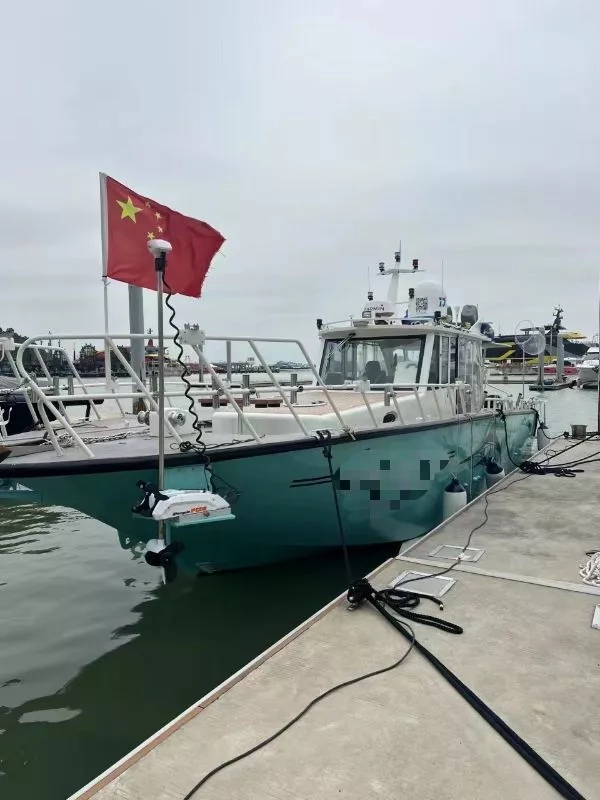 A3220 出售一艘14米铝合金钓鱼艇，三台水星350匹 10个睡位、空调、鱼谈、海图、雷达、夜航、音响、冰舱、活饵舱、10个电绞位，卫星Wi-Fi、电动锚机、釣位舒适、宽3.6米、航速45节！