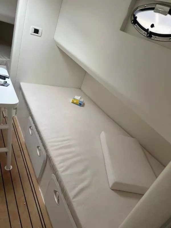 A3220 出售一艘14米铝合金钓鱼艇，三台水星350匹 10个睡位、空调、鱼谈、海图、雷达、夜航、音响、冰舱、活饵舱、10个电绞位，卫星Wi-Fi、电动锚机、釣位舒适、宽3.6米、航速45节！ (8)