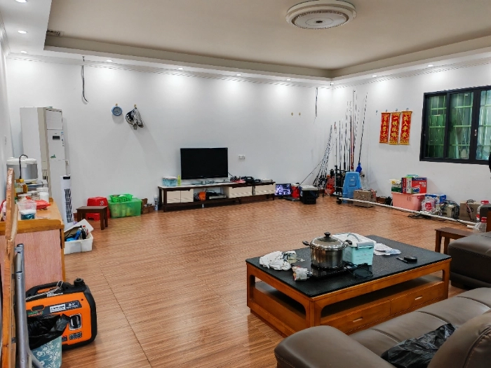 A4245 出售水泥囤船一艘，12米长9米宽，豪华装修，带会客厅，房间，洗手间，装修花了十几万，现在8万大平卖！广州看船。