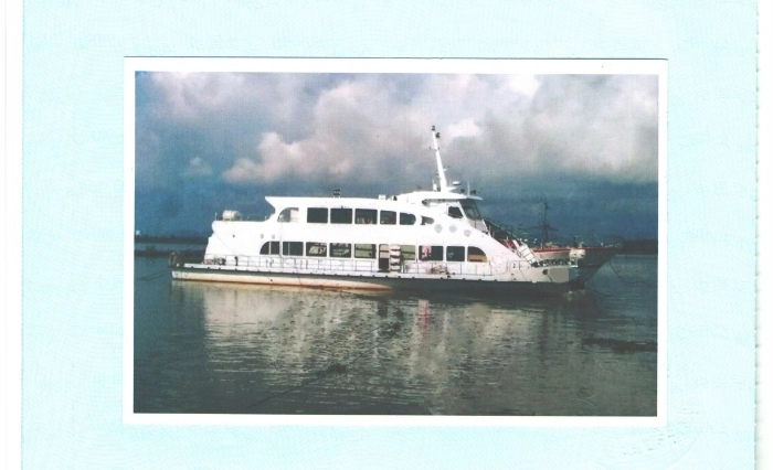 A4579 出售一艘CCS沿海150客位客船，船舶类别为普通客船，总长32.00米，宽7.3米，深2.1米，可乘150人，2008年建造完工，船体钢质，设备含大抓力锚、锚链等，船况清晰，明盘68万 (2)