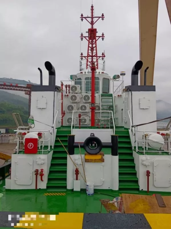 A3955 近海A1+A2普通拖船2024年 CCS证书入级 
船舶尺寸:33.3m/9.2m/4.1m/吃水3.2m
主机:潍柴功率/马力:900kw*2
副机：潍柴90kw*2
机舱自动化: BRC
系柱拖力: 35.51T (8)
