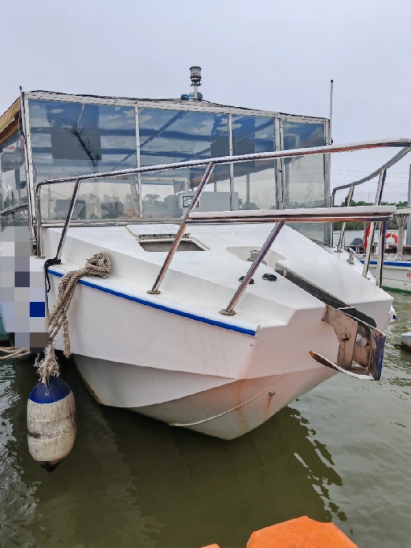 A4423 出售10.22米ccs四类三体休闲船，宽4米，水星300挂机两台，2020年建造，额定人数12位，适用于：休闲、观光、娱乐、海钓；拥有超大空间、洗手间、音响、时速快的优点，视野开阔！360度全景。全新一百多万下水，现在船东叫价80万，有兴趣可以和船东直接谈。广东中山看船。 (4)