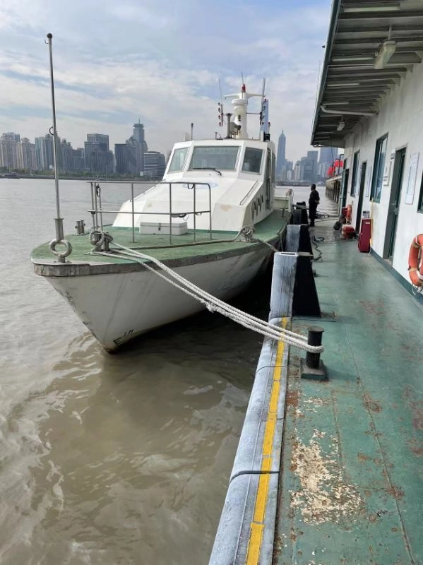 A3067 退役交通船长二十米，宽四点一米，深二点一米，主机两台沃尔沃550马力，一共1100马力。