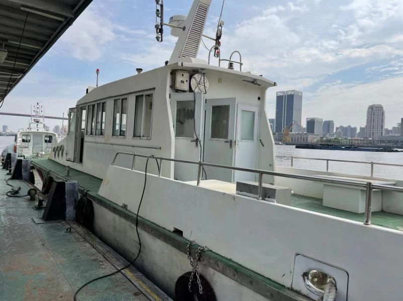 A3067 退役交通船长二十米，宽四点一米，深二点一米，主机两台沃尔沃550马力，一共1100马力。 (2)