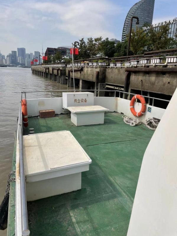 A3067 退役交通船长二十米，宽四点一米，深二点一米，主机两台沃尔沃550马力，一共1100马力。 (4)