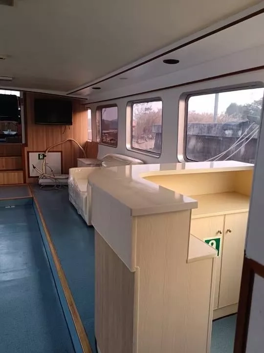 A3254 26米沿海交通船，4.5米宽，玻璃钢材质，12人客位，一个驾驶员就可以开，航速23节，ccs证书全国落户，潍柴400马力两台，2010建造，船况漂亮。广东看船。 (11)