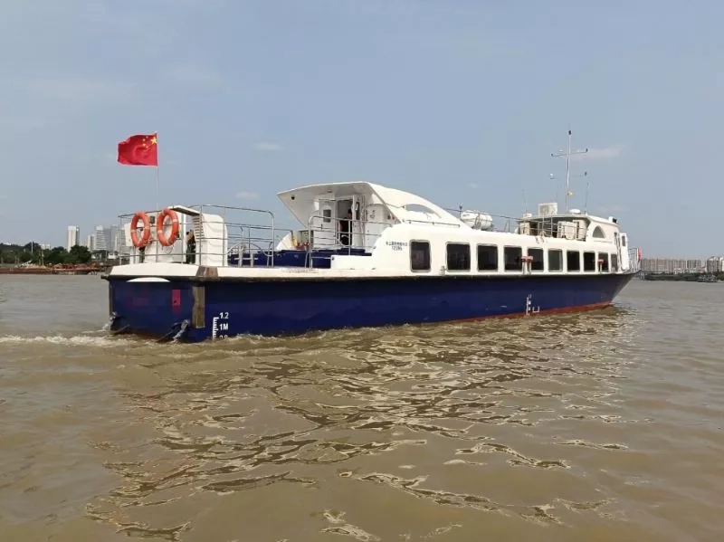 A3254 26米沿海交通船，4.5米宽，玻璃钢材质，12人客位，一个驾驶员就可以开，航速23节，ccs证书全国落户，潍柴400马力两台，2010建造，船况漂亮。广东看船。 (3)