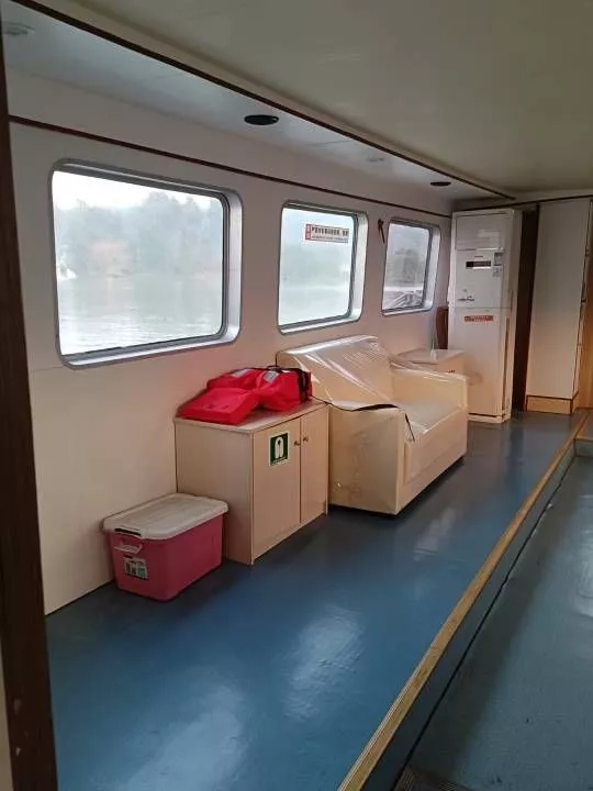 A3254 26米沿海交通船，4.5米宽，玻璃钢材质，12人客位，一个驾驶员就可以开，航速23节，ccs证书全国落户，潍柴400马力两台，2010建造，船况漂亮。广东看船。 (10)