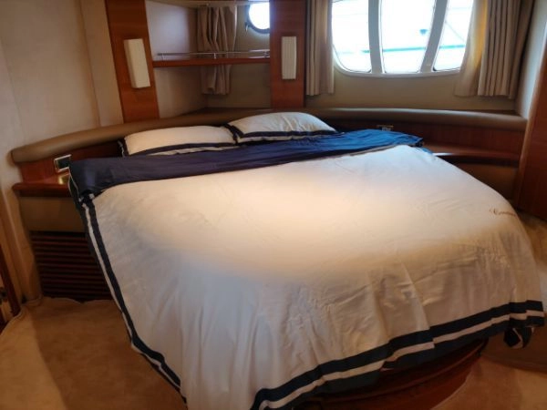 A2768 意大利azimut55呎经典款飞桥游艇出让
2010年完工进口
美国Caterpillar715HP发动机两台
美国科勒17KW发电机一台
最高航速30节
CCS证书齐全可全国过户
三房两卫两厅带开方式厨房
船尾甲板设计更宽敞的活动空间
整船操控性十分出色
前后带侧推轻松靠码头
原价1500万  (16)