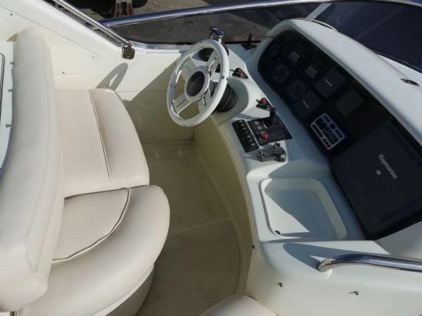 A2768 意大利azimut55呎经典款飞桥游艇出让
2010年完工进口
美国Caterpillar715HP发动机两台
美国科勒17KW发电机一台
最高航速30节
CCS证书齐全可全国过户
三房两卫两厅带开方式厨房
船尾甲板设计更宽敞的活动空间
整船操控性十分出色
前后带侧推轻松靠码头
原价1500万  (21)