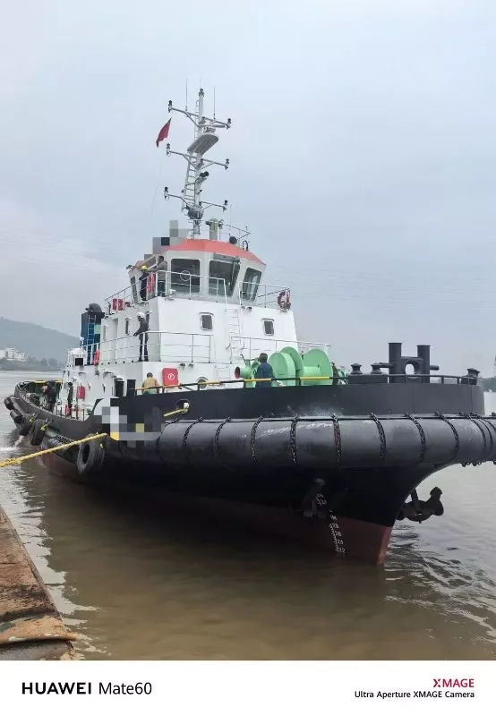 A3771 出售/出租: 近海航区4000马力拖轮
船舶类型：普通拖船
建造完工：2024年造
船级社：CCS入级 级符号✮CSA✮CSM 
航区：近海
船舶尺寸:36m/ 10.8m/4.55m/主机：
潍柴8WH20LC2000-1AO/2000HP*2
副机：潍柴150kw*2，75kw*1
备注：正拖拉力50T，倒拖力42T
