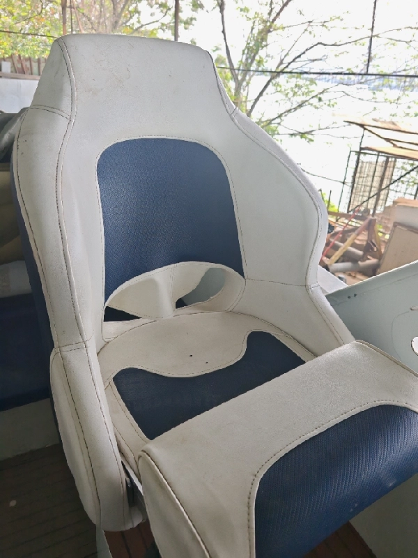 A4352 出售4.98米铝合金钓鱼艇，宽2米，带休息仓，铃木四冲60挂机，全新艇，全新机在青岛定造的。花了十几万，用了不超过100小时，现在整套5.8万处理。 (15)