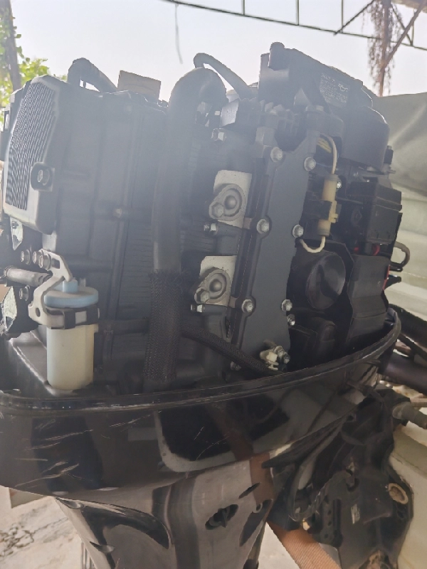A4352 出售4.98米铝合金钓鱼艇，宽2米，带休息仓，铃木四冲60挂机，全新艇，全新机在青岛定造的。花了十几万，用了不超过100小时，现在整套5.8万处理。 (18)