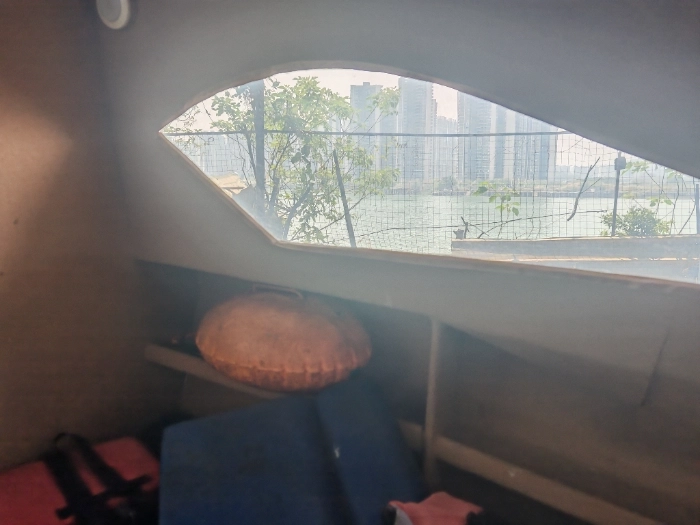 A4352 出售4.98米铝合金钓鱼艇，宽2米，带休息仓，铃木四冲60挂机，全新艇，全新机在青岛定造的。花了十几万，用了不超过100小时，现在整套5.8万处理。 (8)