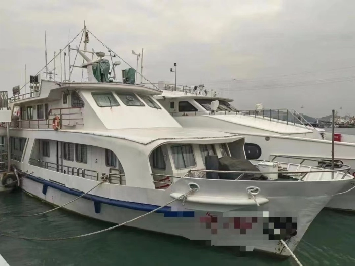 A4133 出去沿海钢质客船一艘，
建成日期:2003-12-18 船舶种类:普通客船	船舶材质:钢质
总长:32.00米	型宽:6.50 米	型深:2.85 米	
总吨:199	净吨:99	航区:沿海
机种类:内燃机	主机数目:2	总功率:400.00千瓦	
载客定额:73人