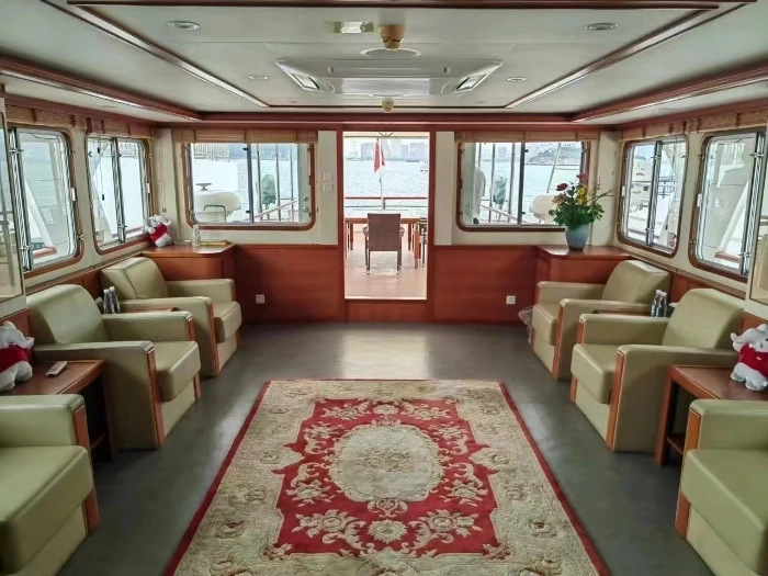 A4133 出去沿海钢质客船一艘，
建成日期:2003-12-18 船舶种类:普通客船	船舶材质:钢质
总长:32.00米	型宽:6.50 米	型深:2.85 米	
总吨:199	净吨:99	航区:沿海
机种类:内燃机	主机数目:2	总功率:400.00千瓦	
载客定额:73人 (6)