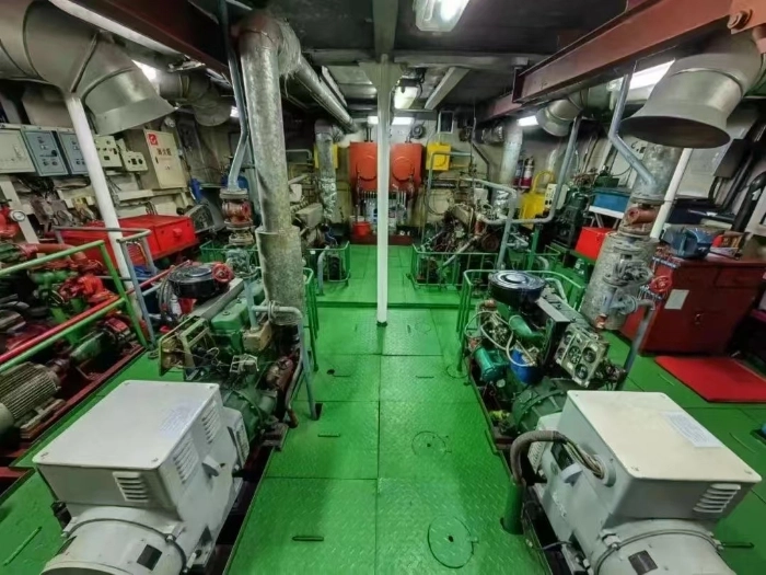 A4133 出去沿海钢质客船一艘，
建成日期:2003-12-18 船舶种类:普通客船	船舶材质:钢质
总长:32.00米	型宽:6.50 米	型深:2.85 米	
总吨:199	净吨:99	航区:沿海
机种类:内燃机	主机数目:2	总功率:400.00千瓦	
载客定额:73人 (8)