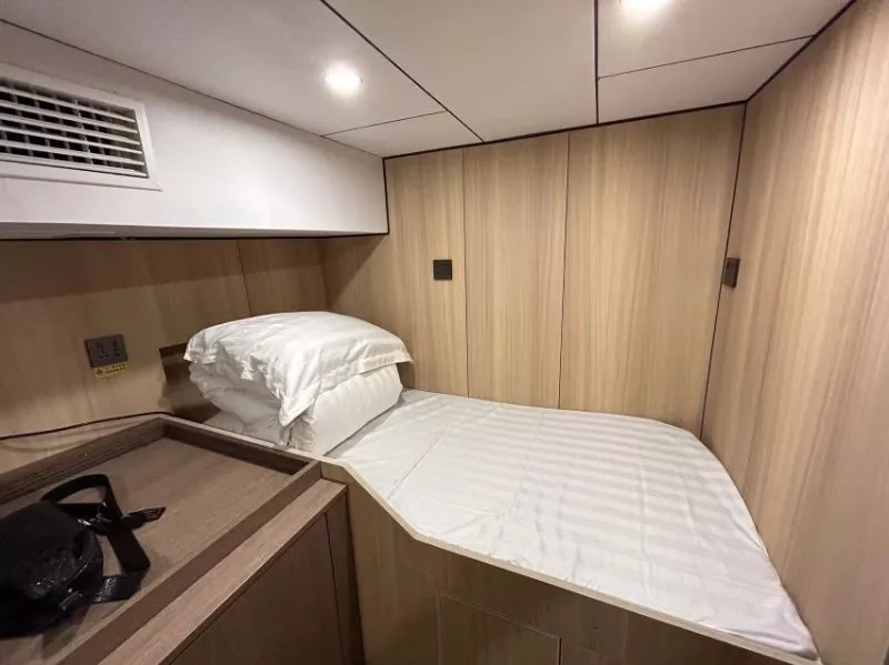 A3481 出售 30米全铝合金钓鱼艇， 宽6米，油箱10吨，淡水8吨，6个房间，20个床铺，CCS二类证书，全国落户，带制淡，带制冰机，鱼探 声纳 陀螺仪，2023年下水，海南看船！ (6)