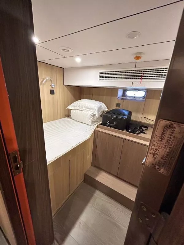 A3481 出售 30米全铝合金钓鱼艇， 宽6米，油箱10吨，淡水8吨，6个房间，20个床铺，CCS二类证书，全国落户，带制淡，带制冰机，鱼探 声纳 陀螺仪，2023年下水，海南看船！ (7)