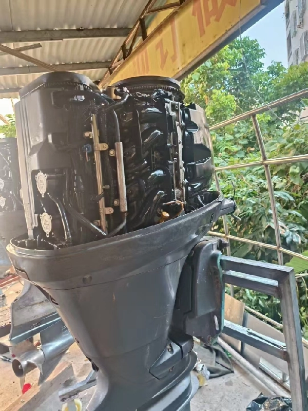 A4201 出售雅马哈150挂机四冲中款，800小时无拆修，带操控盒，仪表，明盘4.3万。 (3)