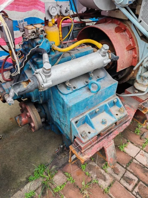 A3808 出售潍柴道尔兹439马力2100转，v8主机带航齿300，3：1齿轮箱，主机两台带齿轮箱两个，打包出售，明盘3.8万 (5)