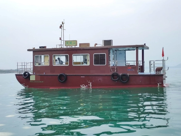 A4261 出售沿海12米交通船,Ccs证书全国落户。长12m。宽3.5m。柴油80马力动力。2015年江龙船厂建造,12客位,只要一个驾驶员就可以了,喜欢的老板赶紧联系!