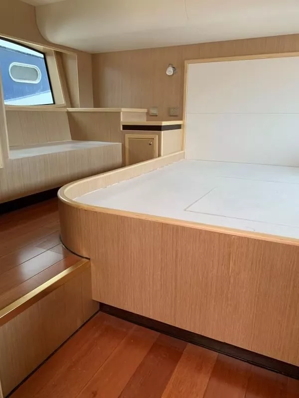 A3429 出售60尺游艇一艘，艇	长L	18.33m	艇	宽B	4.71m	型	深D	2.64m	，2022年，玉柴450双机，zc证书齐全，山东看船。 (11)