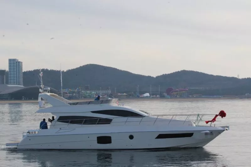 A3429 出售60尺游艇一艘，艇	长L	18.33m	艇	宽B	4.71m	型	深D	2.64m	，2022年，玉柴450双机，zc证书齐全，山东看船。 (2)
