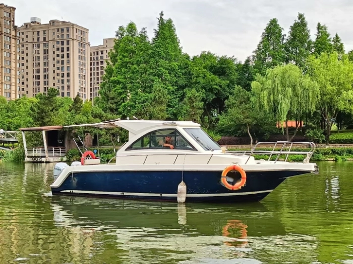 A4549 9.17米钓鱼艇，CCS四类艇，2021年12月6日建成，福建航通造，纤维增强塑料船体，长9.17m、宽2.76m、深1.21m 。两台本田BF150A主机，消防、信号等设备全适合钓鱼佬休闲海钓，因个人安排转卖，明盘28万