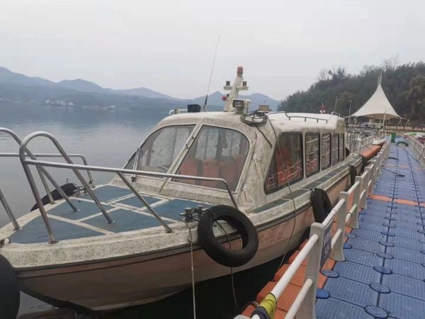 #L115 出售10米的交通艇，28座客位，柴油发动机，价格不高，船况好。