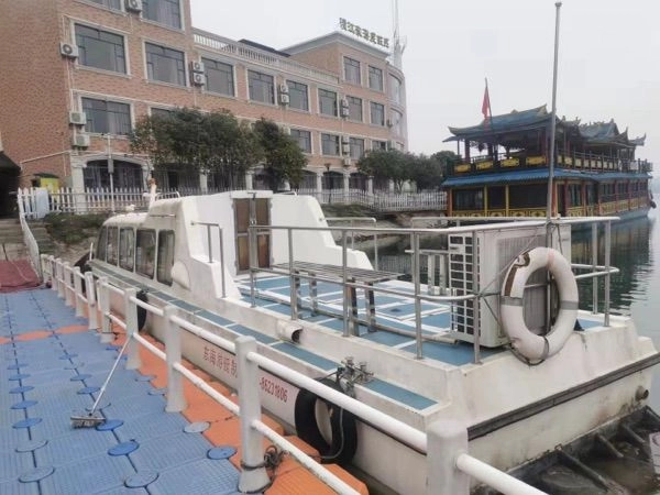 #L115 出售10米的交通艇，28座客位，柴油发动机，价格不高，船况好。 (2)