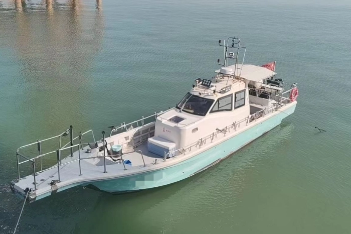 A4048 出售43尺，ccs三类钓鱼艇，主机铃木300挂机两台，使用800小时，建造完工日期	2021年12月13日艇长	14.26艇宽2.91，保养到位，证件齐全，全国落户，刚船检花了两万块，整船花好几万块整备，现在船东想50万处理！
