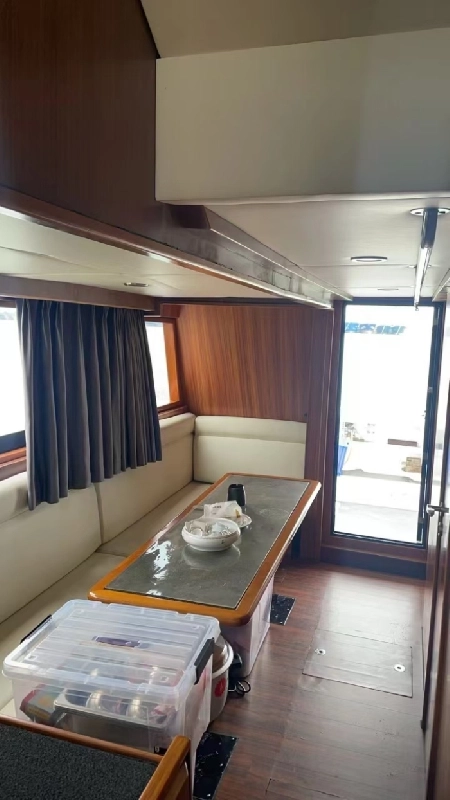 A4165 出售原价400多万的昊运80尺豪华飞桥游钓艇。
CCS证书齐全，配玉柴：2*401kw
发电机2个，冰柜2个，空调2个，海水淡化系统，4吨油箱。
主卧➕9个床铺，加卫生间。
飞桥带休闲区
英国雷松甚高频，中高频，IAS (6)