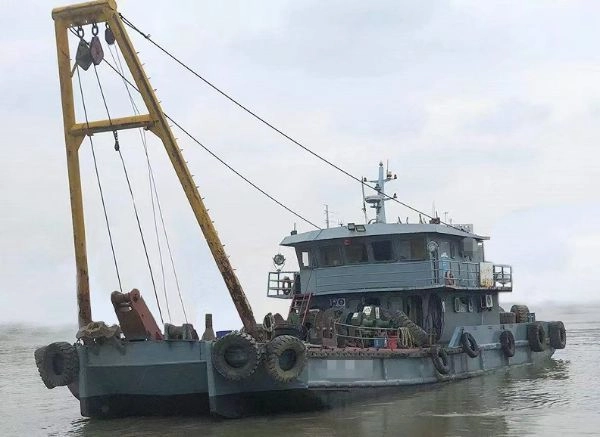 A2778 出售沿海A1+A2航区26.7米抛锚船一艘，宽8米，深3米，主机6160  255kw两台，2006年建造，zc船检证书齐全。