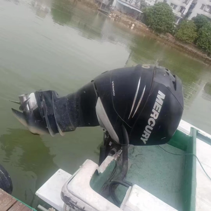 A4199 出一台水星300威鲨直6，赠送电子操控，方向系统，机头700小时左右，单位一手精品机，无拆修无泡水，价螺丝上的原装黄油都在，格超实惠。5.3万